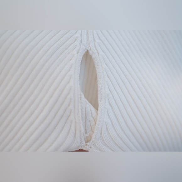 Aritzia white top off shoulder - Picture 2 of 3